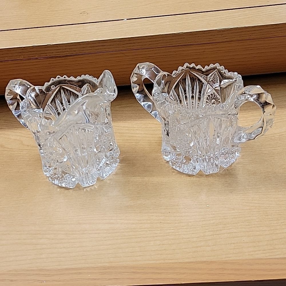 ‎Creamer And Sugar Bowl Sunburst, Vintage Indiana  Pressed glass.